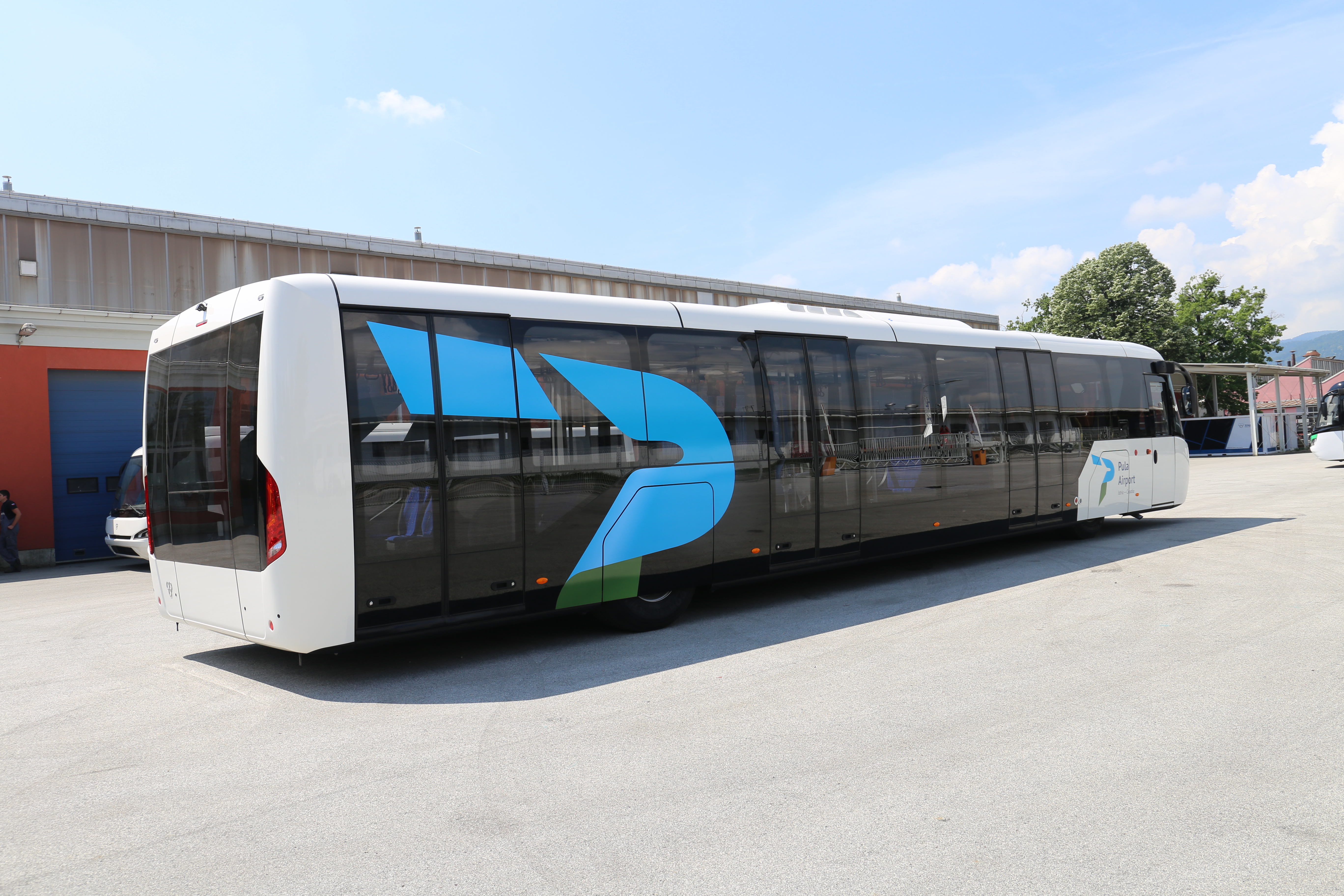 104WL, airport buses, electric buses