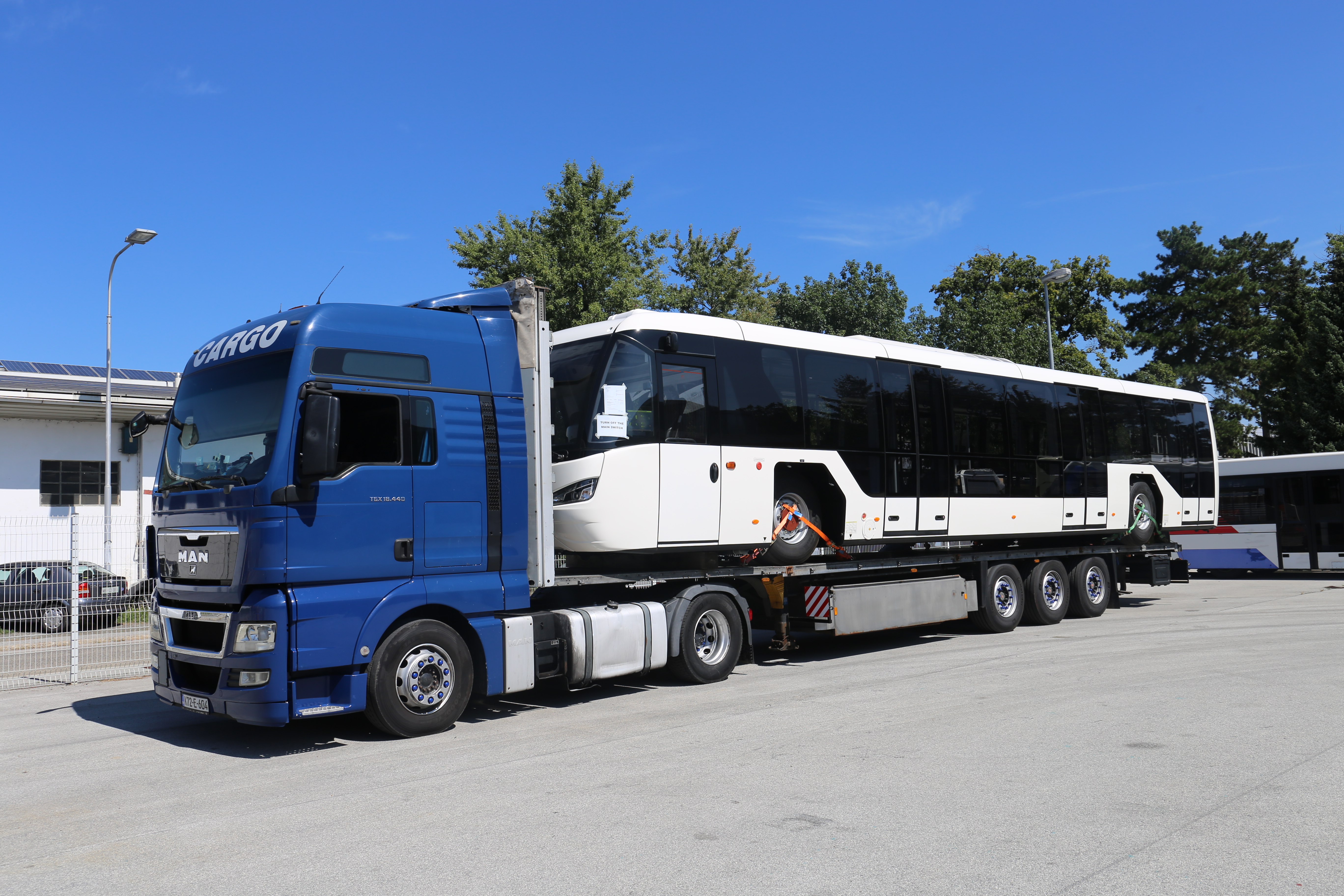 VIVAIR2 - electric airport bus is already on its way to more than 4.000 kilometers remote city of Basra, the second largest international airport in Iraq.