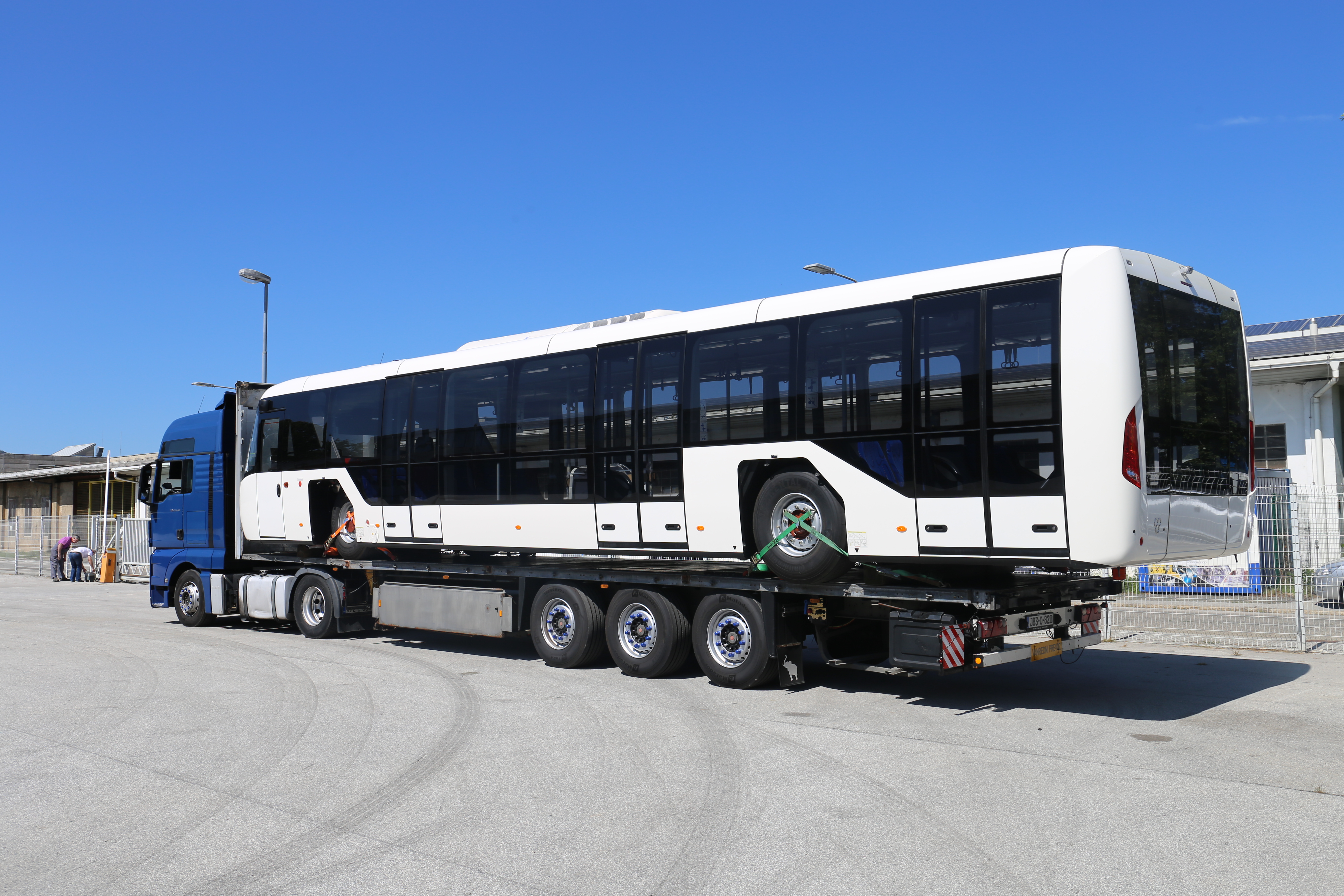 VIVAIR2 - electric airport bus is already on its way to more than 4.000 kilometers remote city of Basra, the second largest international airport in Iraq.